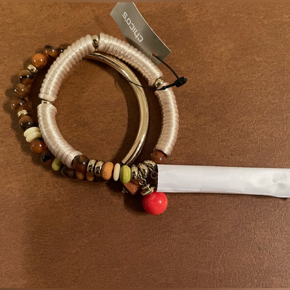 Chico’s Kalani set of 2 stretch bracelets- gold tone with neutral beads NWT - Picture 5 of 9